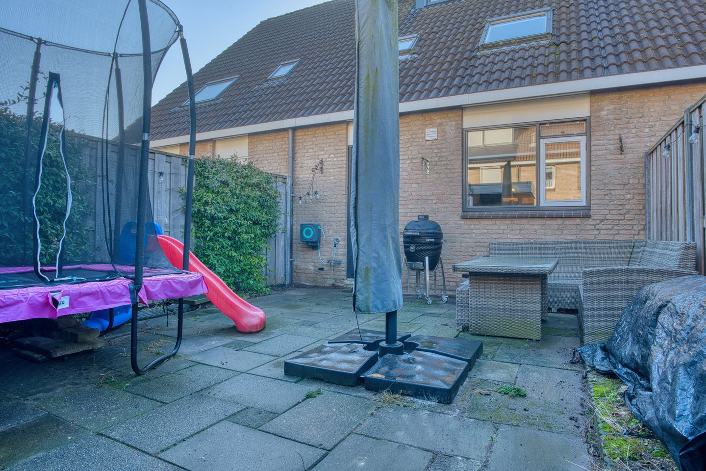 Move-in ready family home with four bedrooms in popular Zwijndrecht neighborhood — 25