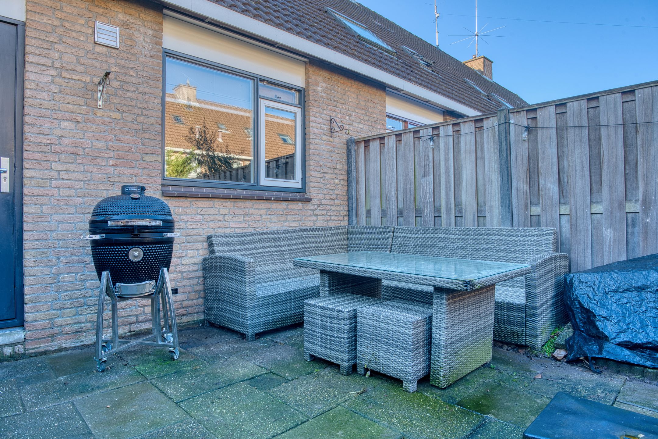 Move-in ready family home with four bedrooms in popular Zwijndrecht neighborhood — 24