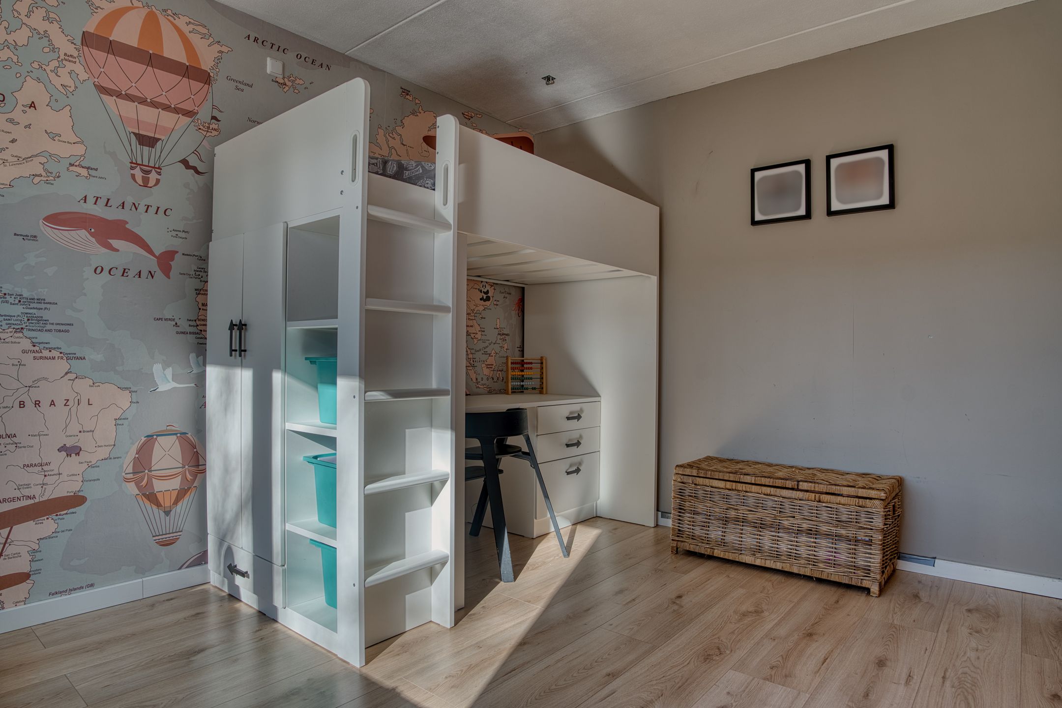 Move-in ready family home with four bedrooms in popular Zwijndrecht neighborhood — 30