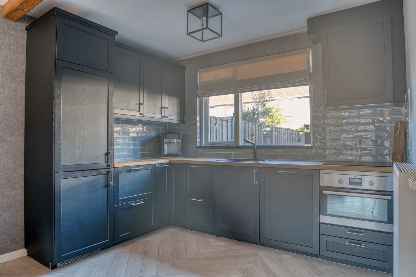 Move-in ready family home with four bedrooms in popular Zwijndrecht neighborhood — 19