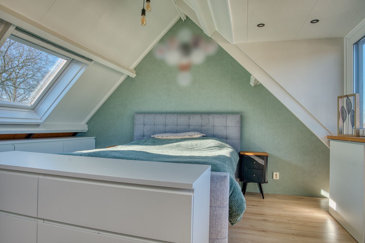 Move-in ready family home with four bedrooms in popular Zwijndrecht neighborhood — 40