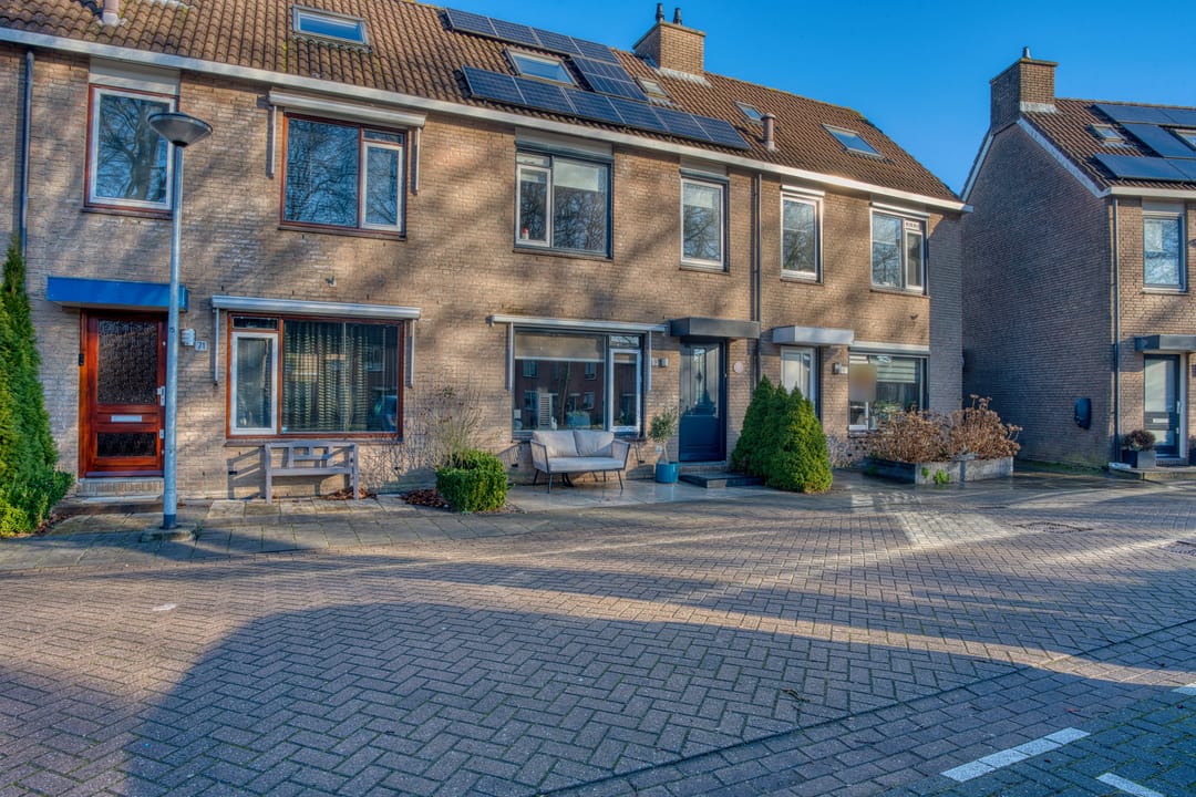 Move-in ready family home with four bedrooms in popular Zwijndrecht neighborhood — 43