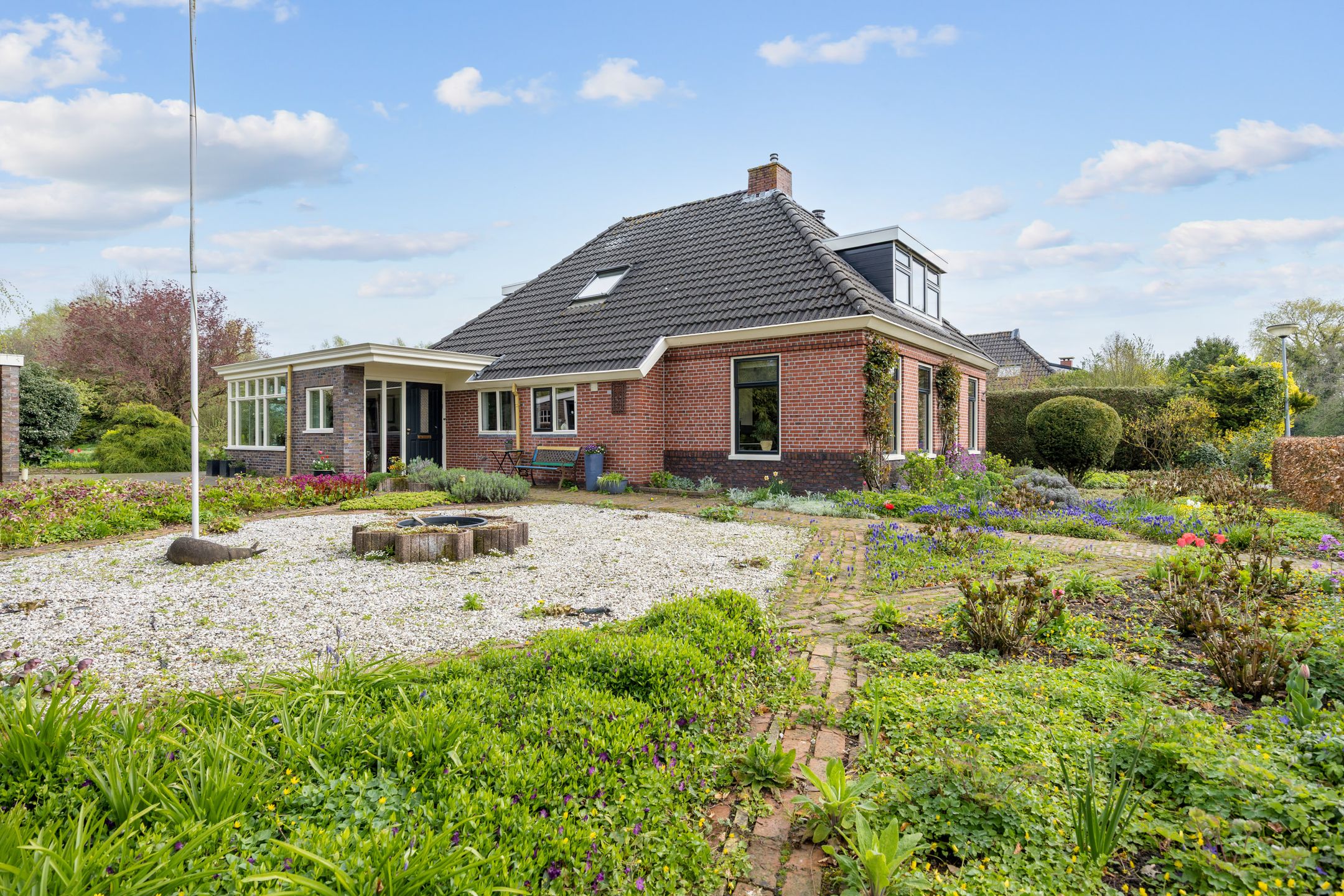Photo 9 of Helpman 31