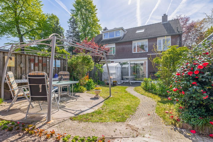 Photo 3 of Bergroosstraat 4