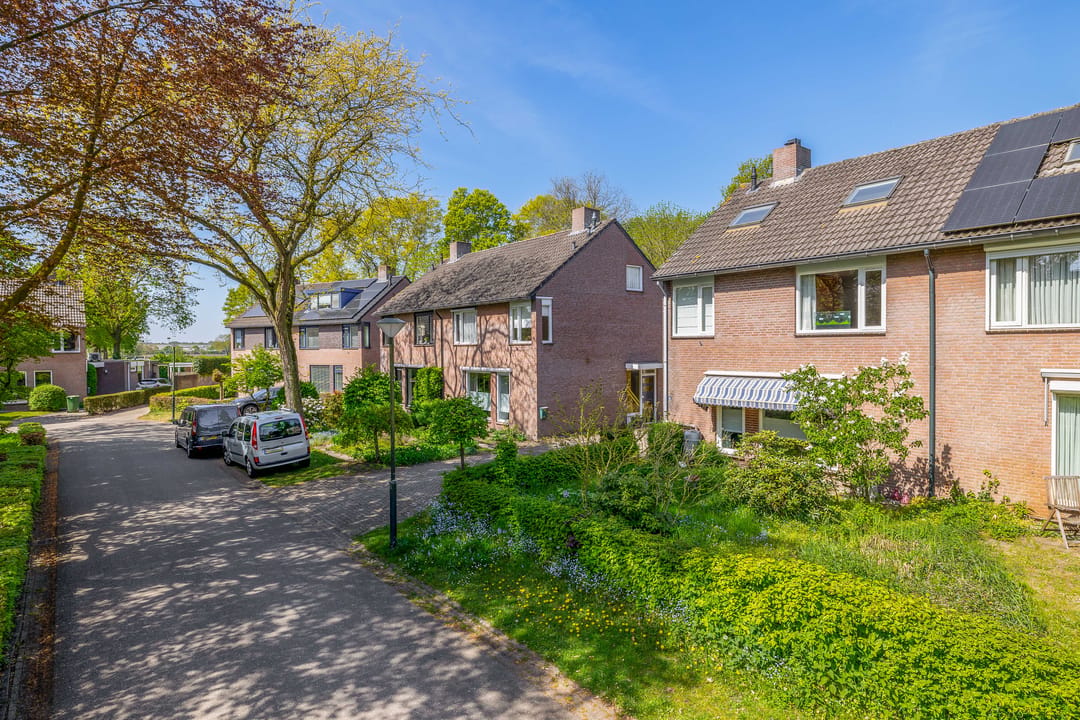 Photo 43 of Bergroosstraat 4