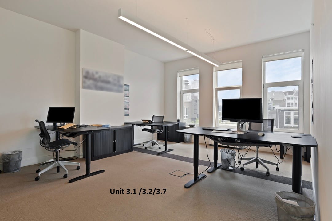 View photo 2 of Parklaan 8