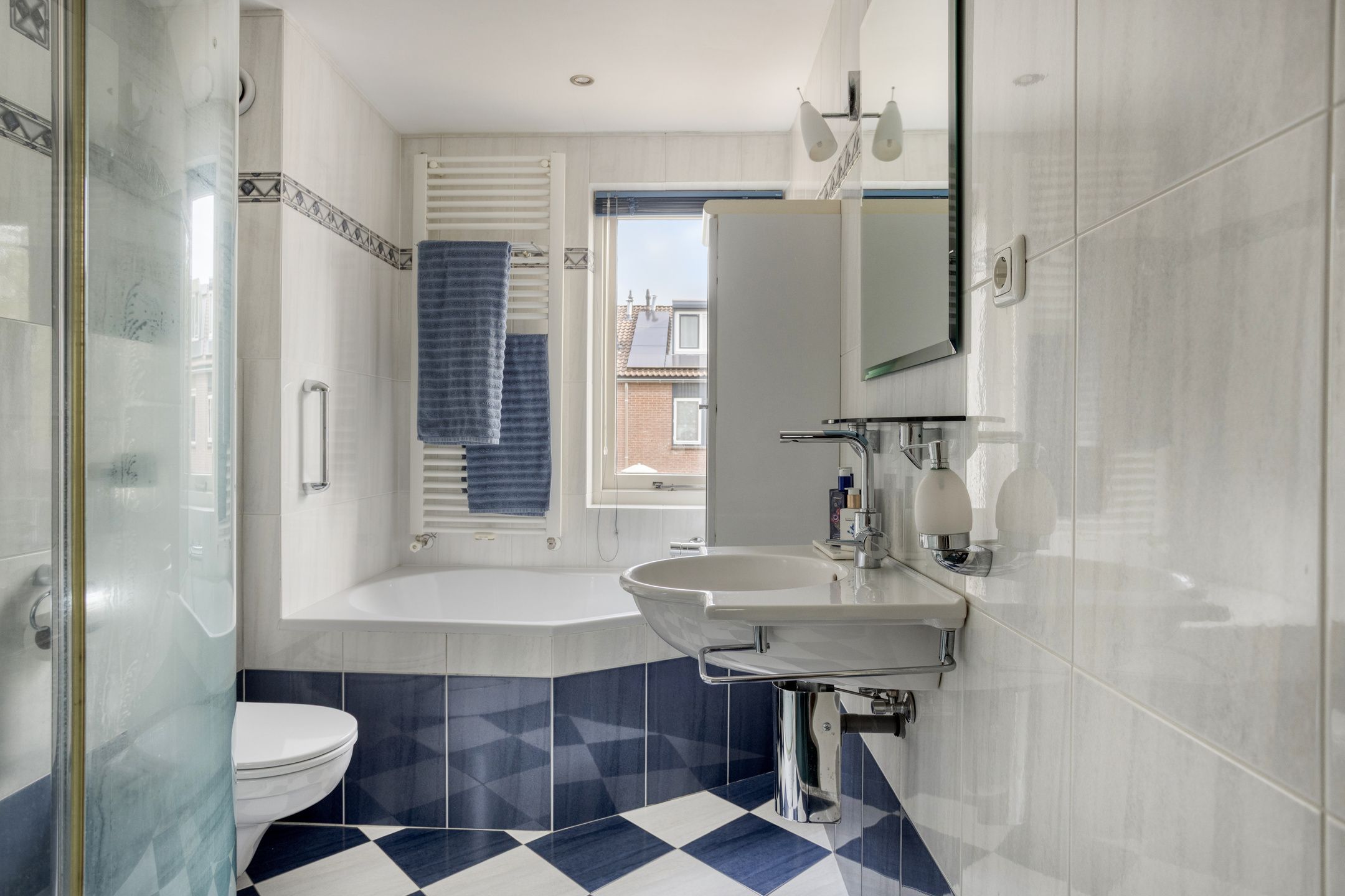 Photo 18 of Roomwit 27