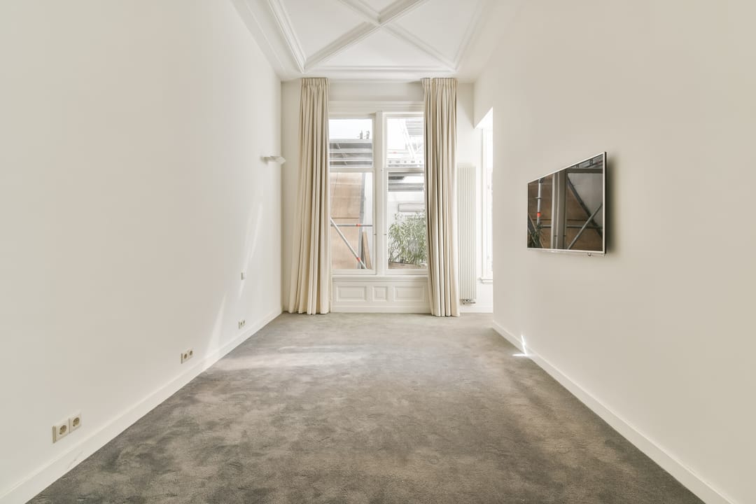 Luxurious Wide Apartment in Historic Monument with Water Views — 16