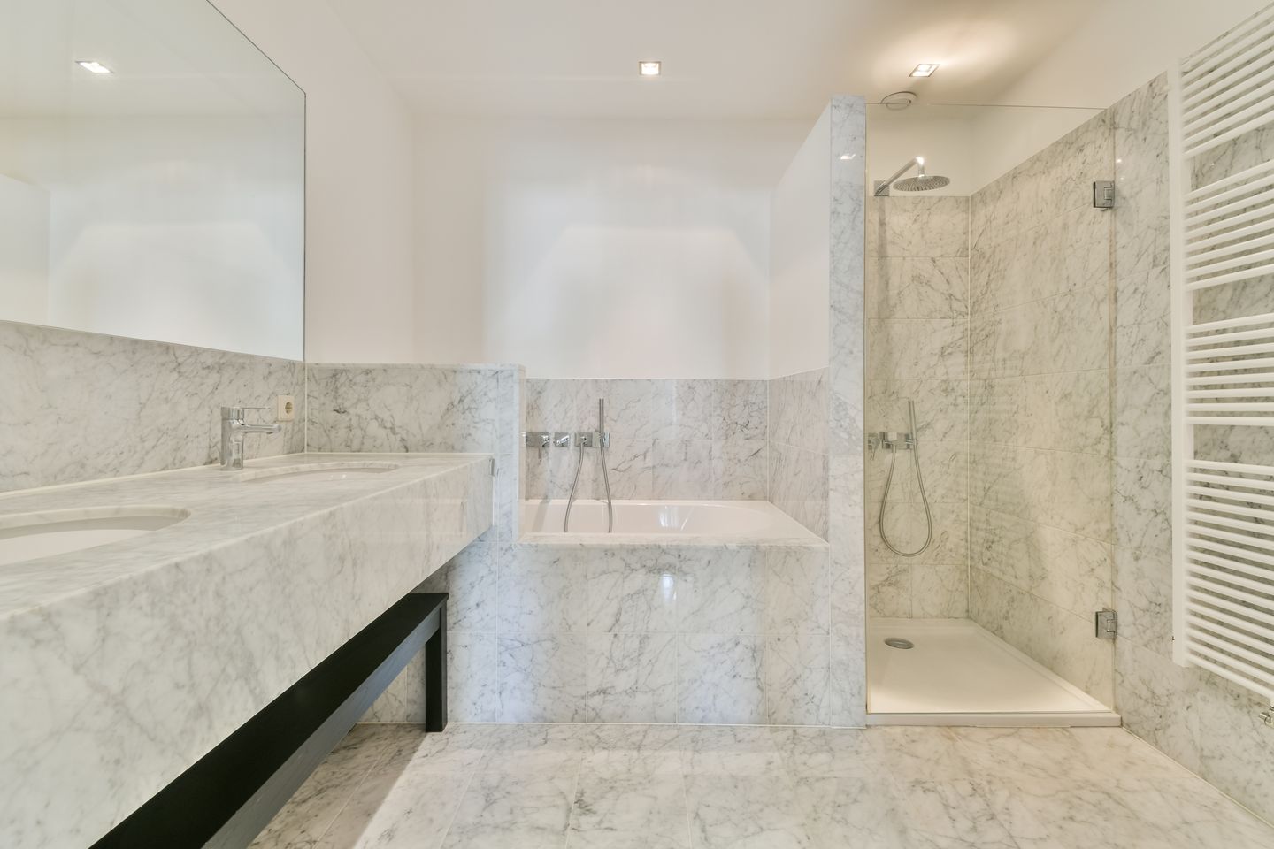 Luxurious Wide Apartment in Historic Monument with Water Views — 20