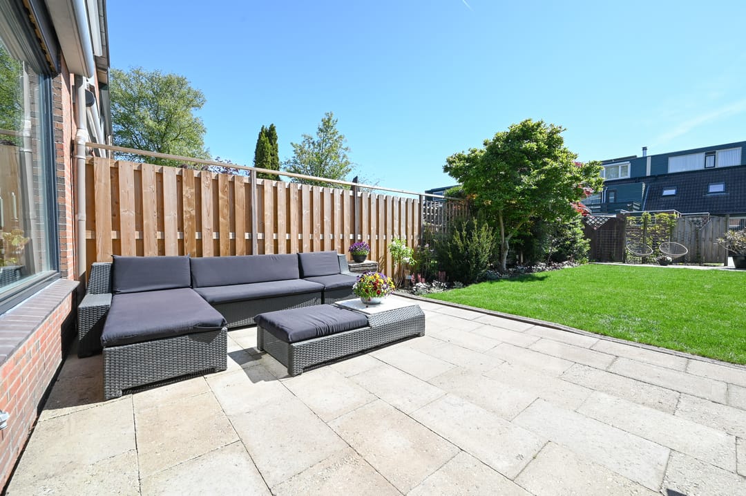 Spacious Energy-Efficient Family Home with Deep South-Facing Garden and Parking — 32