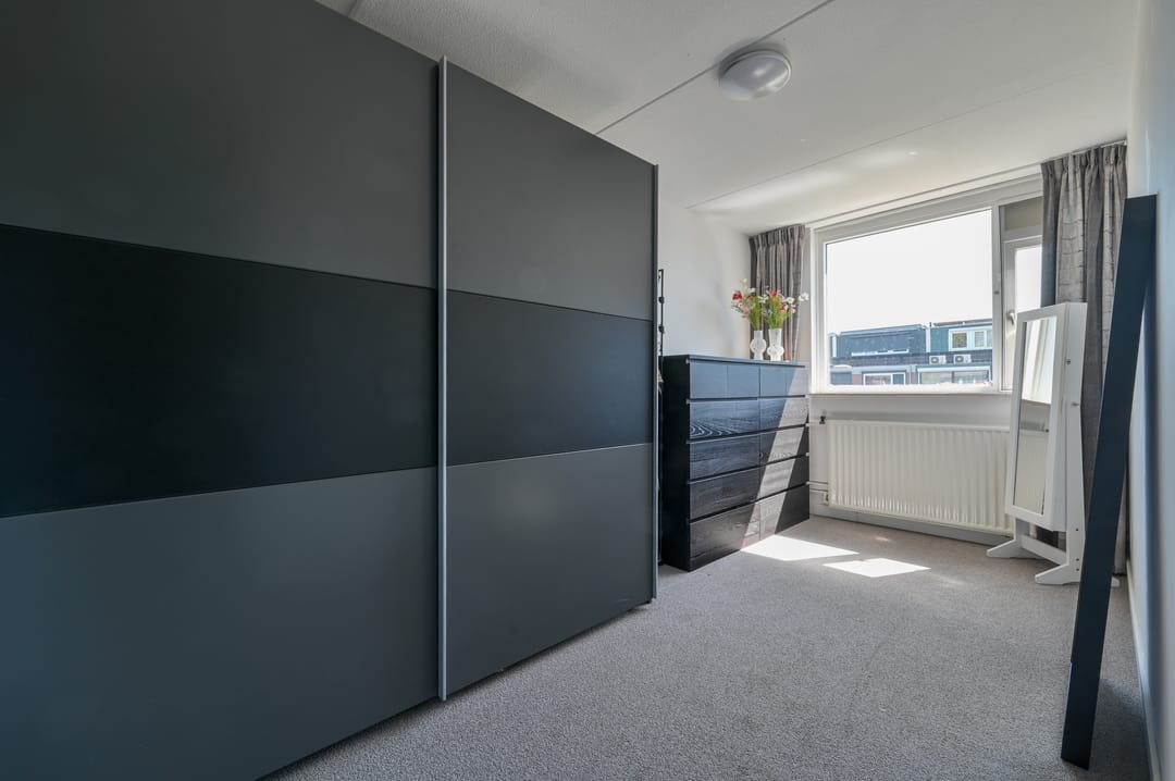 Spacious Energy-Efficient Family Home with Deep South-Facing Garden and Parking — 16