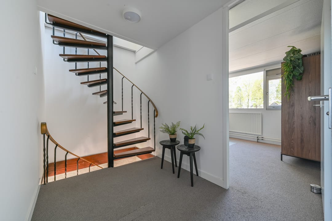 Spacious Energy-Efficient Family Home with Deep South-Facing Garden and Parking — 26