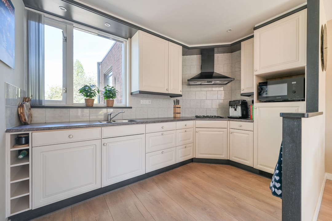 Spacious Energy-Efficient Family Home with Deep South-Facing Garden and Parking — 13