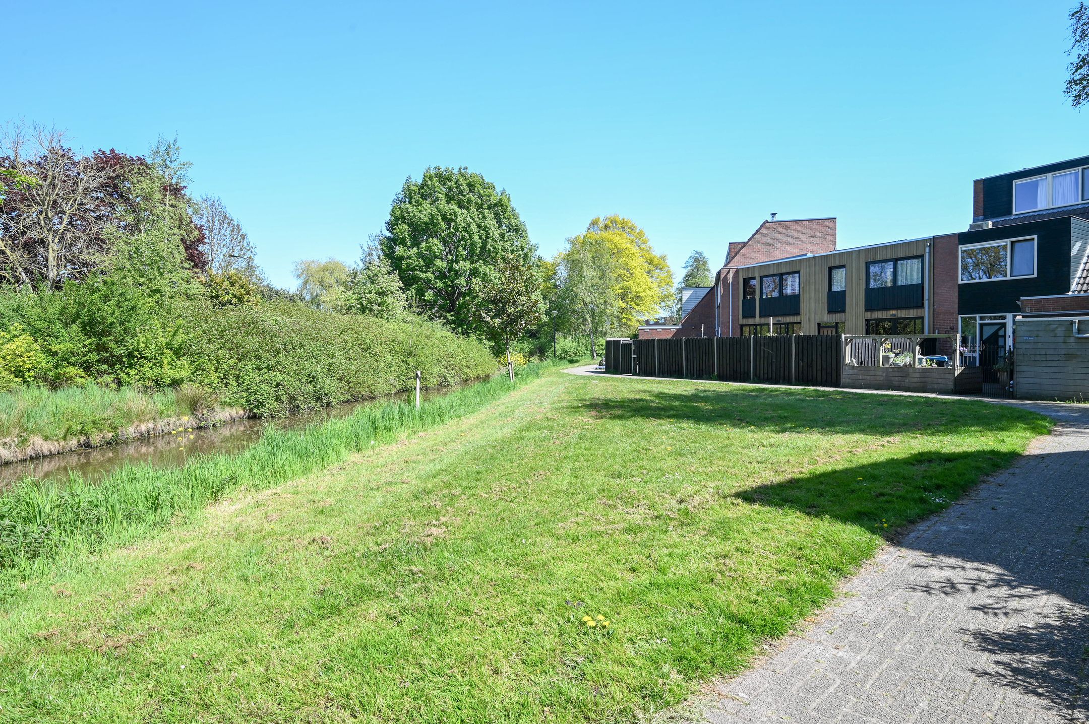 Spacious Energy-Efficient Family Home with Deep South-Facing Garden and Parking — 39