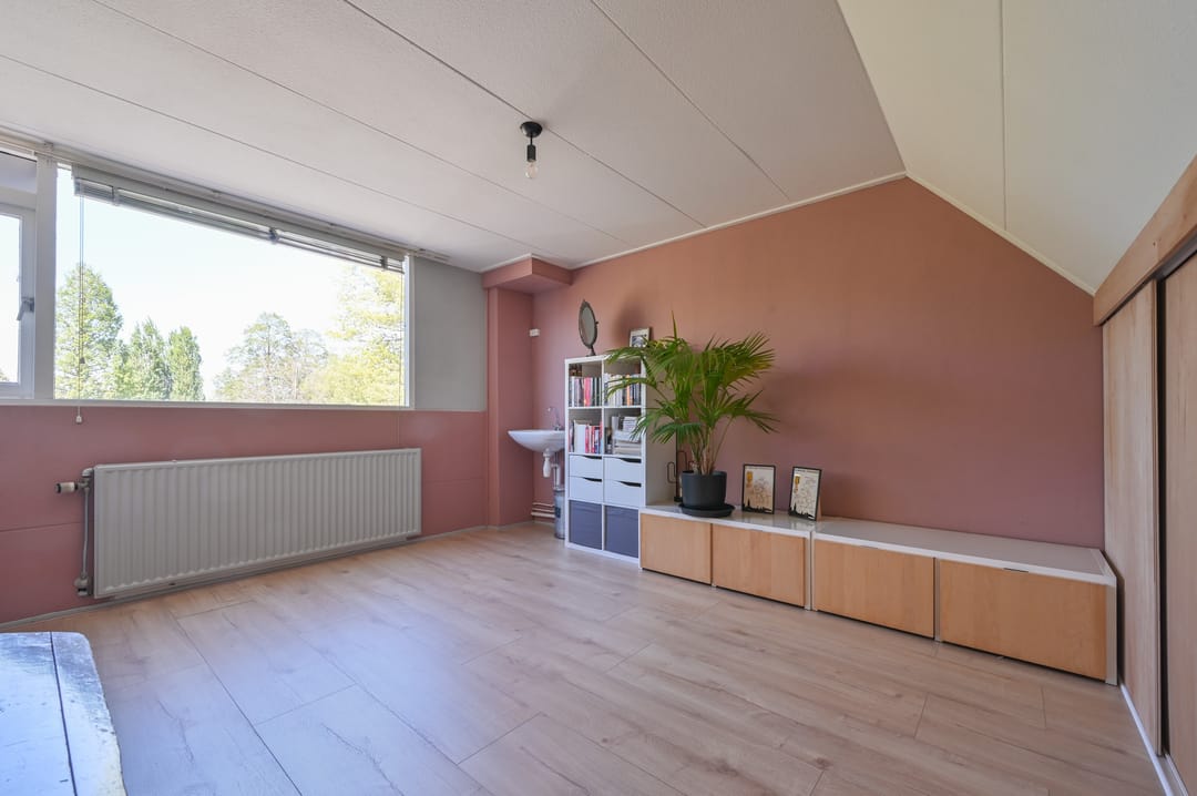 Spacious Energy-Efficient Family Home with Deep South-Facing Garden and Parking — 28