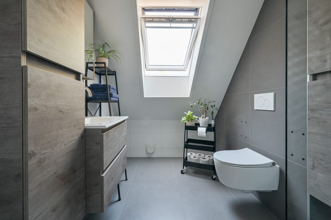 Spacious Energy-Efficient Family Home with Deep South-Facing Garden and Parking — 23