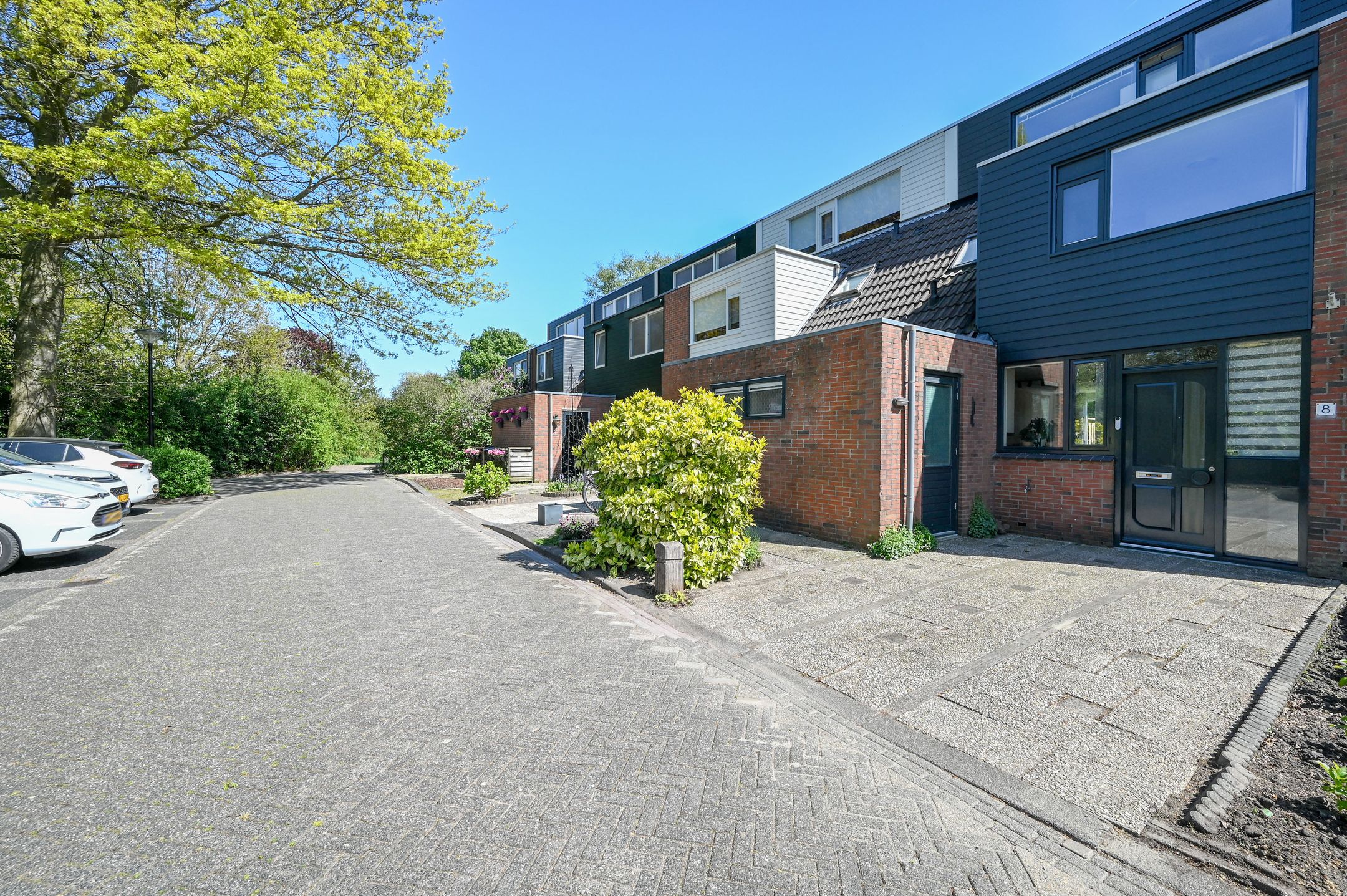 Spacious Energy-Efficient Family Home with Deep South-Facing Garden and Parking — 36