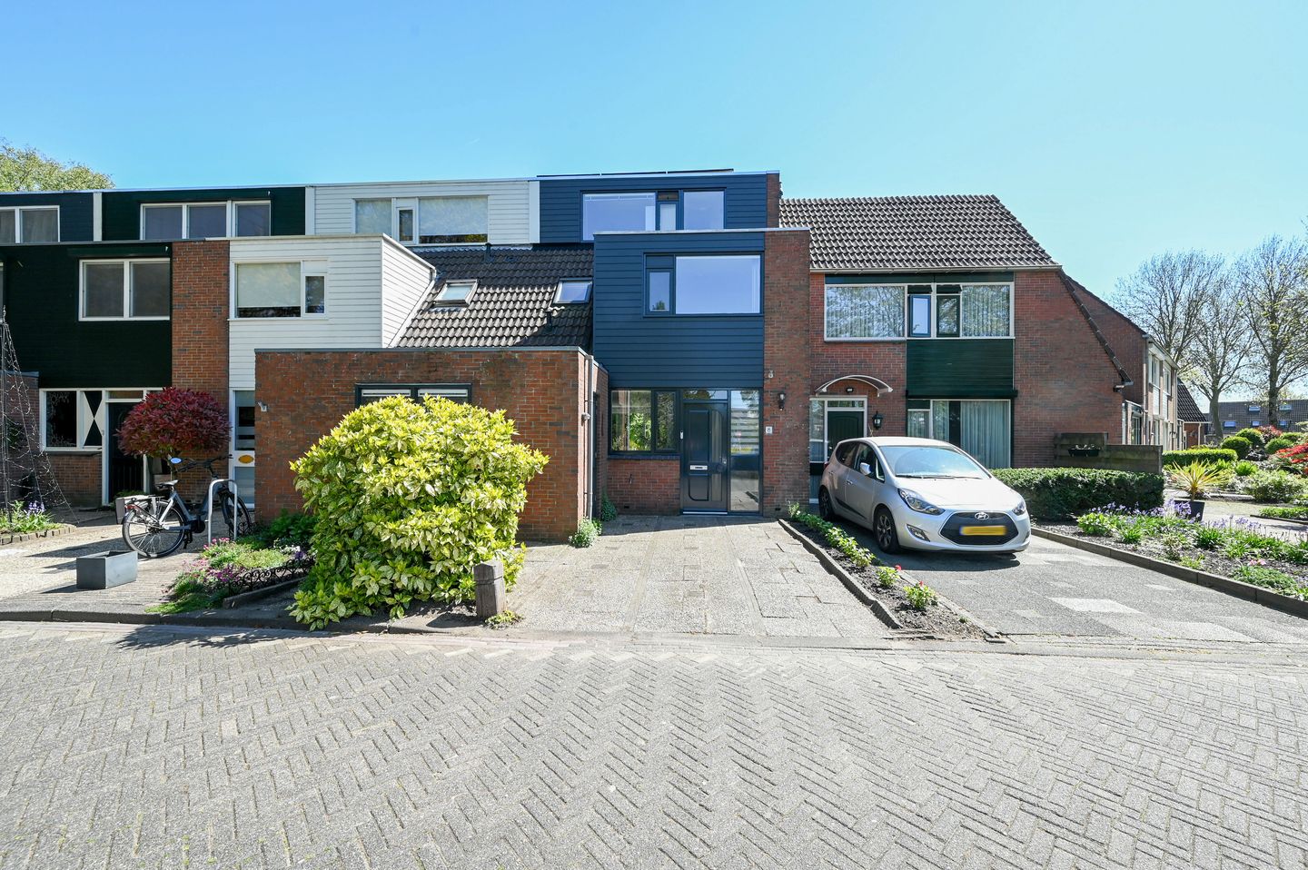 Spacious Energy-Efficient Family Home with Deep South-Facing Garden and Parking — 34