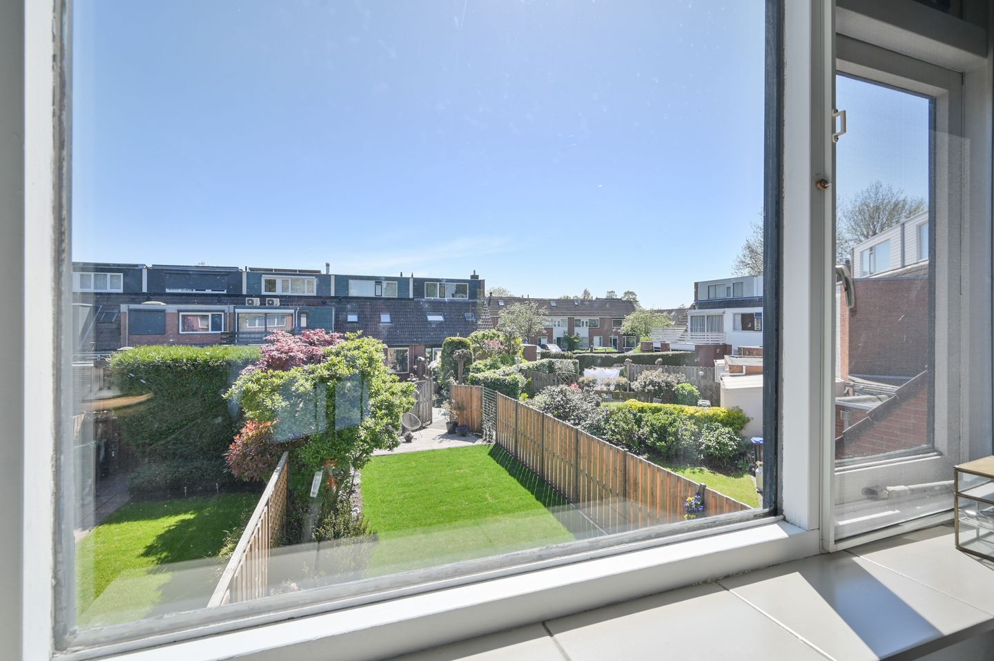 Spacious Energy-Efficient Family Home with Deep South-Facing Garden and Parking — 19