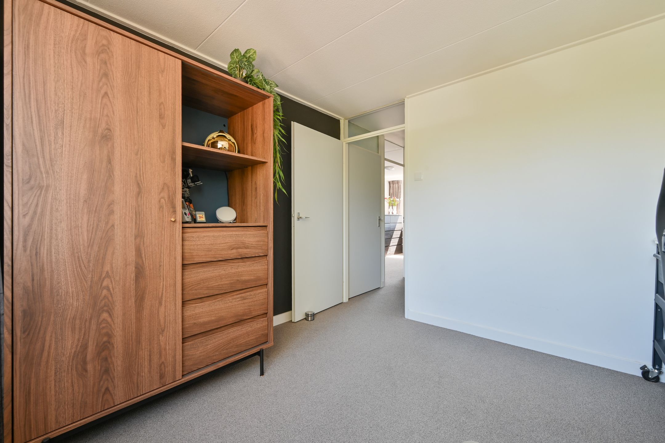 Spacious Energy-Efficient Family Home with Deep South-Facing Garden and Parking — 21