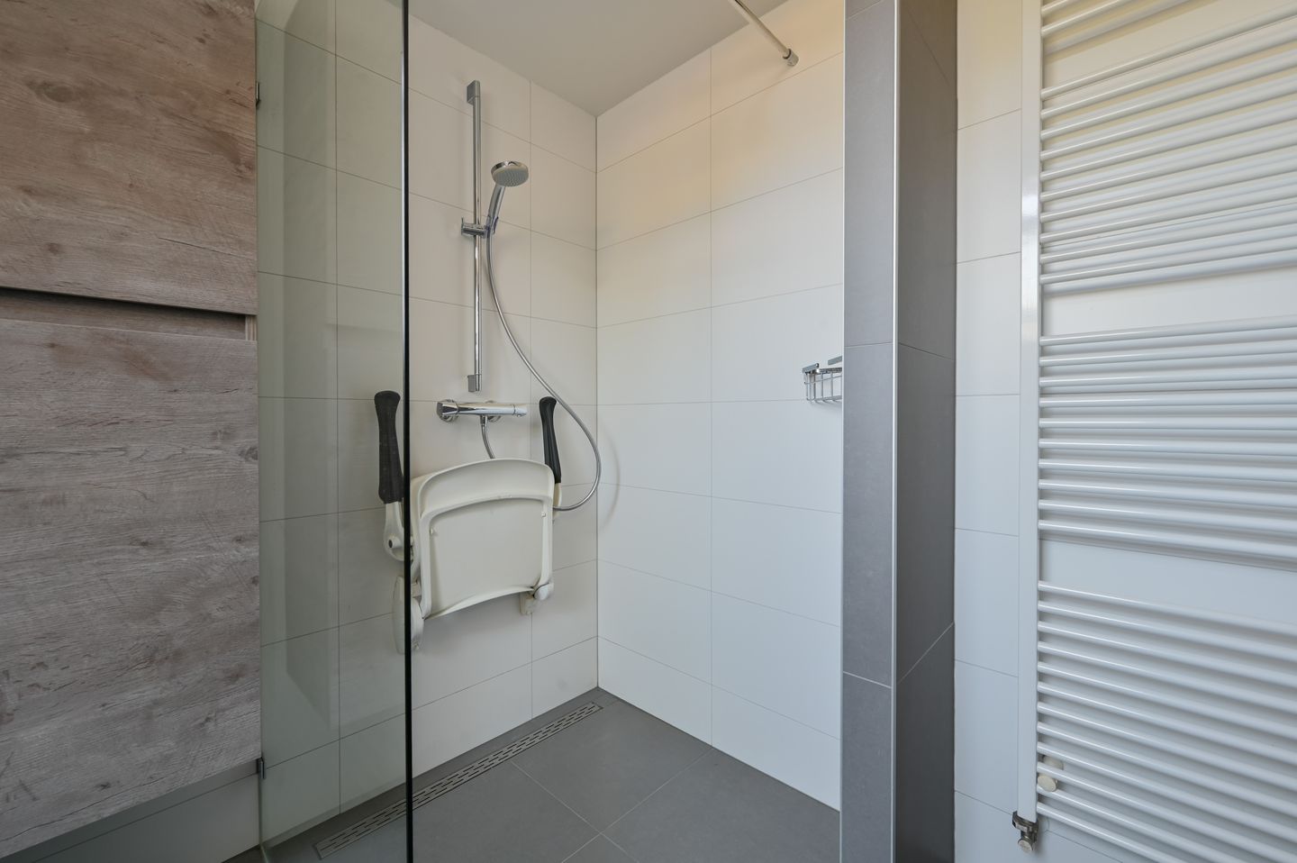 Spacious Energy-Efficient Family Home with Deep South-Facing Garden and Parking — 25