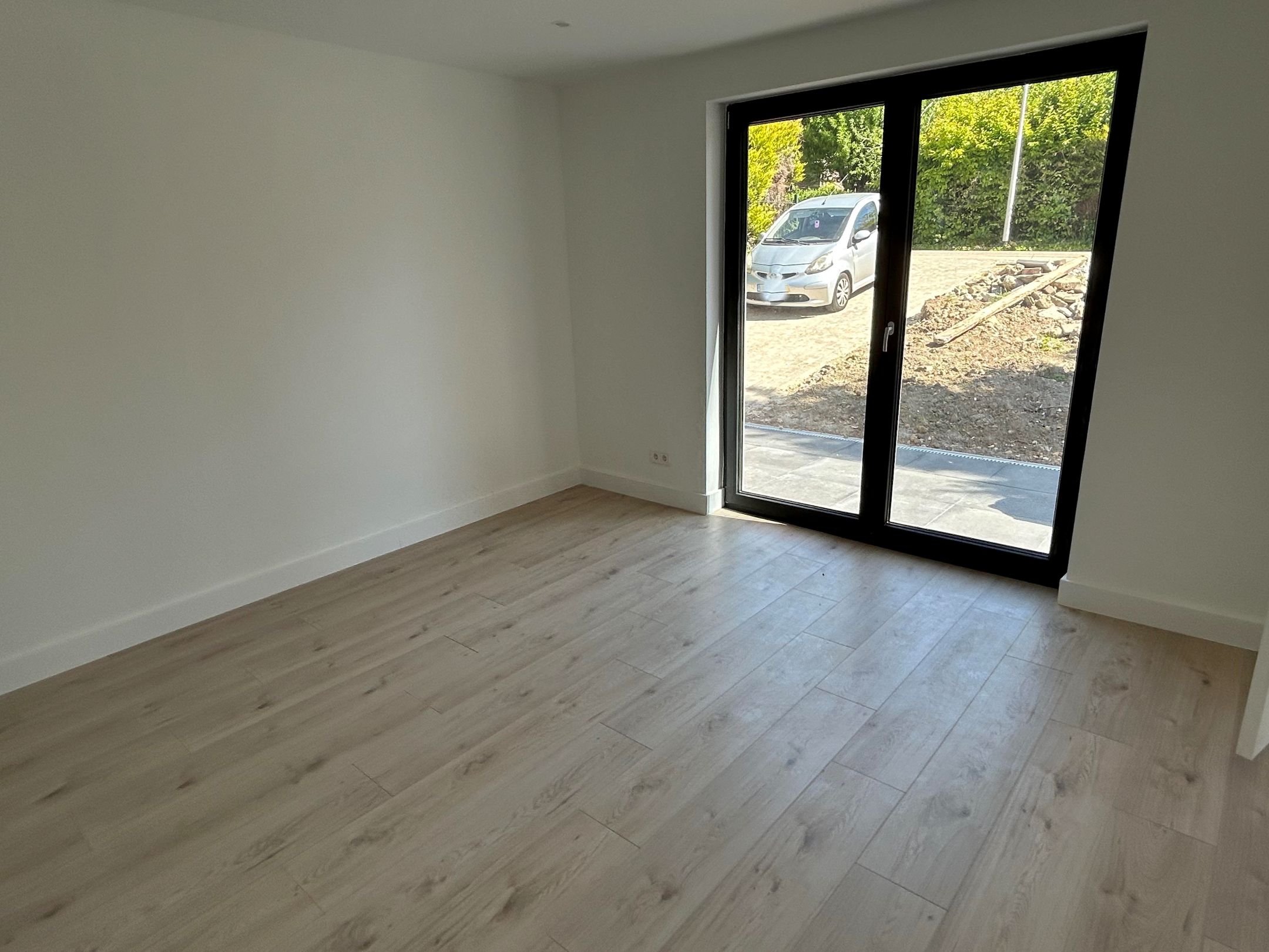 Fully Renovated Energy-Neutral Corner Home with Solar Panels and Floor Heating — 12