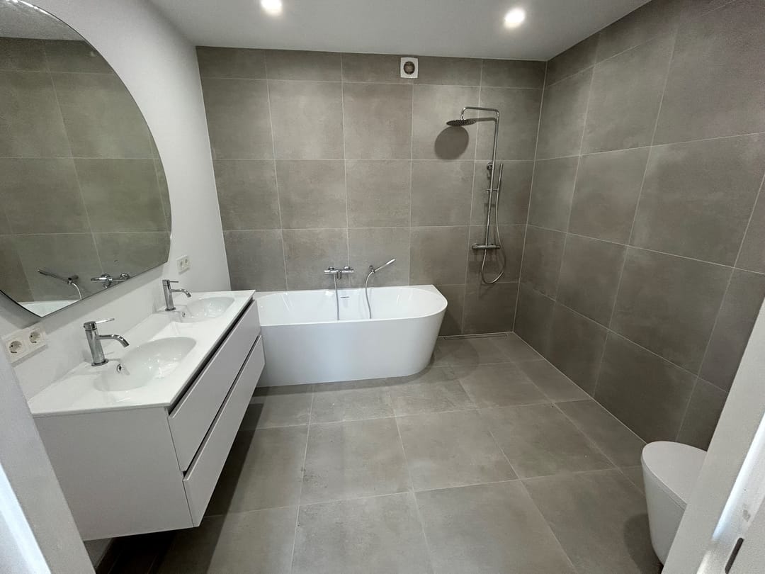 Fully Renovated Energy-Neutral Corner Home with Solar Panels and Floor Heating — 13