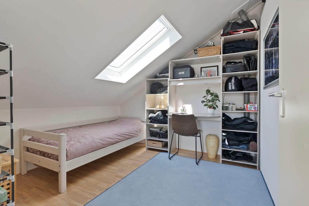 Spacious extended corner house with 5 bedrooms and roof terrace in Zuidwijk — 43