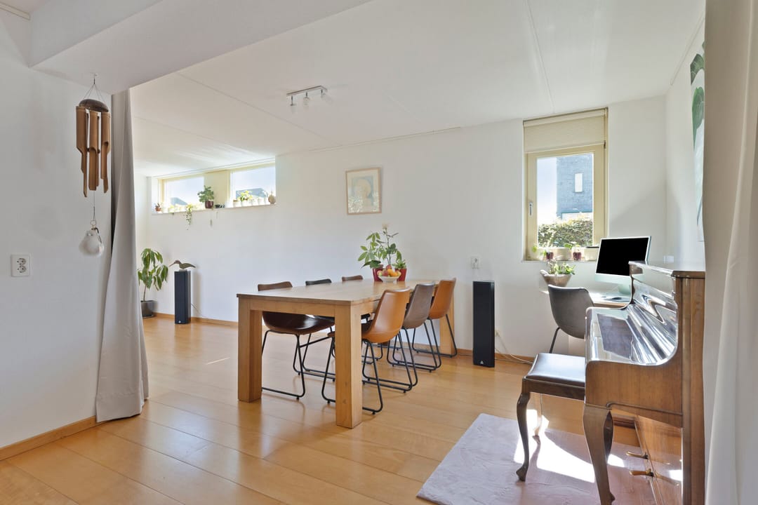 Spacious extended corner house with 5 bedrooms and roof terrace in Zuidwijk — 17