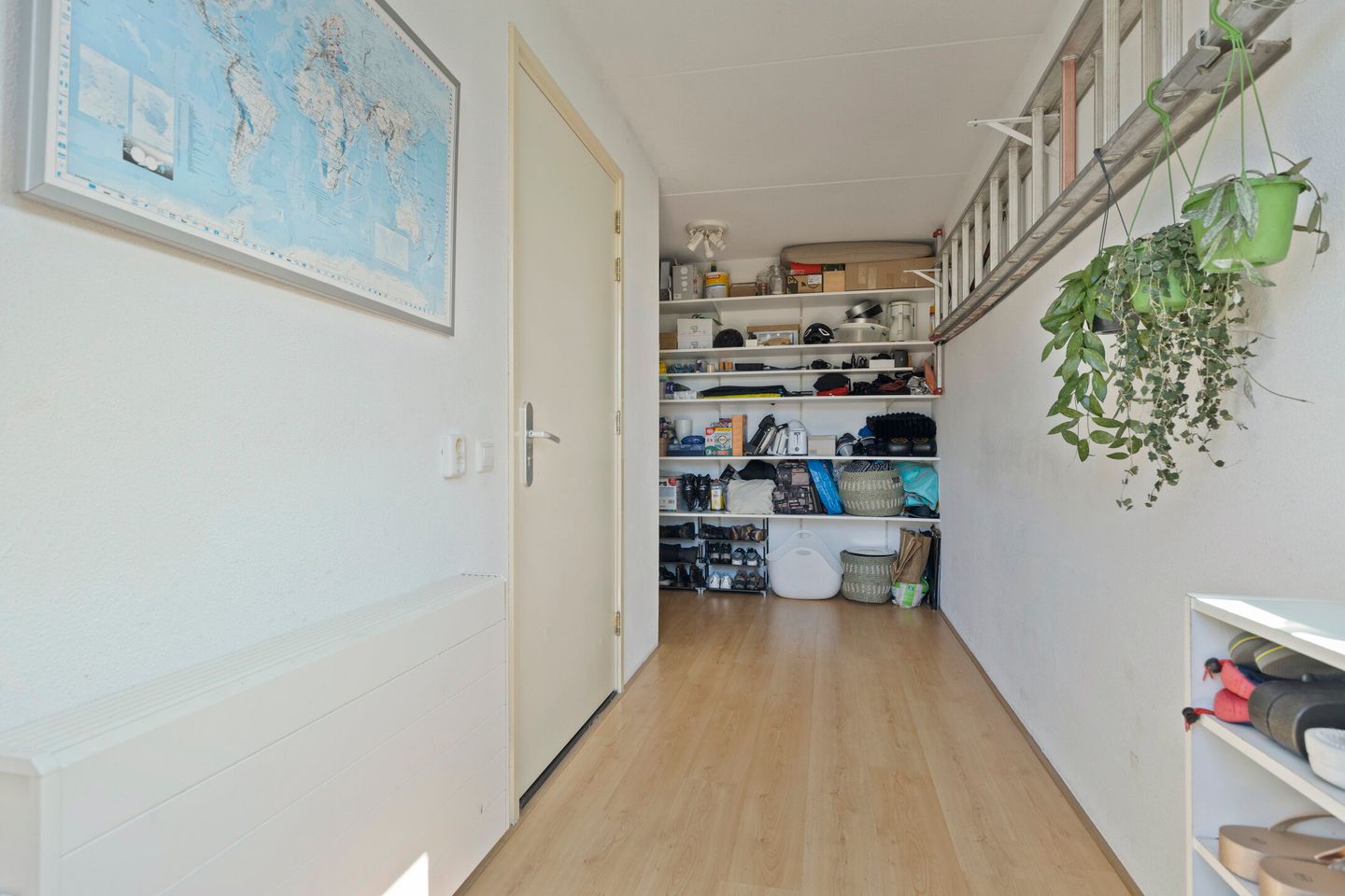 Spacious extended corner house with 5 bedrooms and roof terrace in Zuidwijk — 59