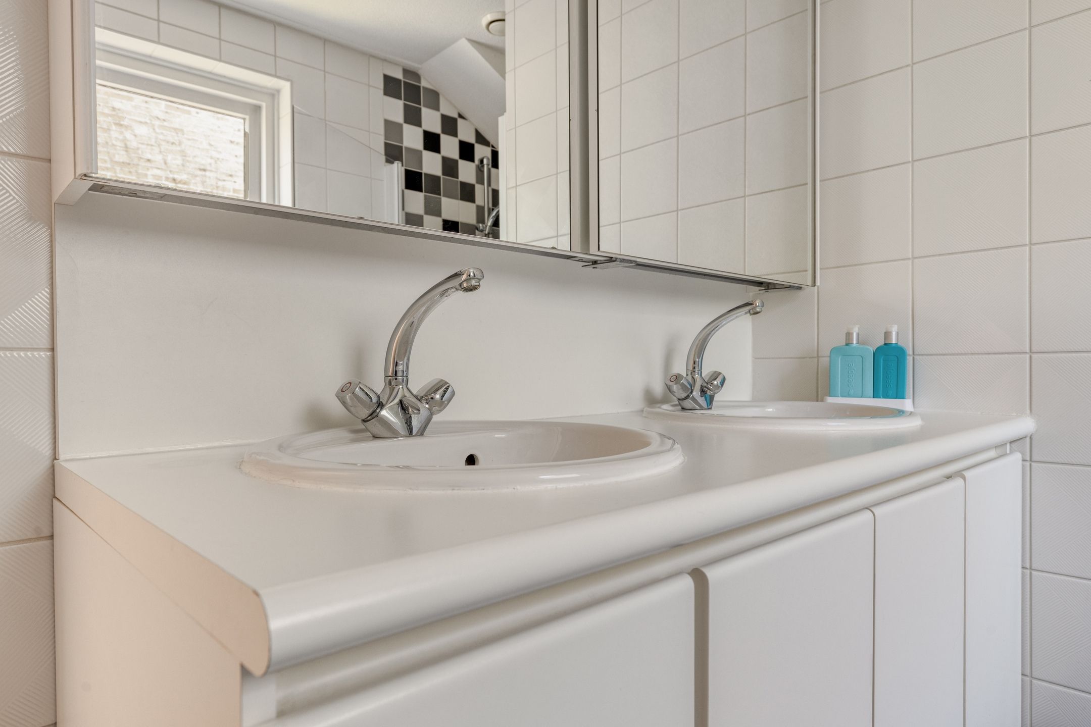 Spacious Semi-Detached Home with 6 Bedrooms and Large Garden in Leiden's Van Eijsingapark — 30