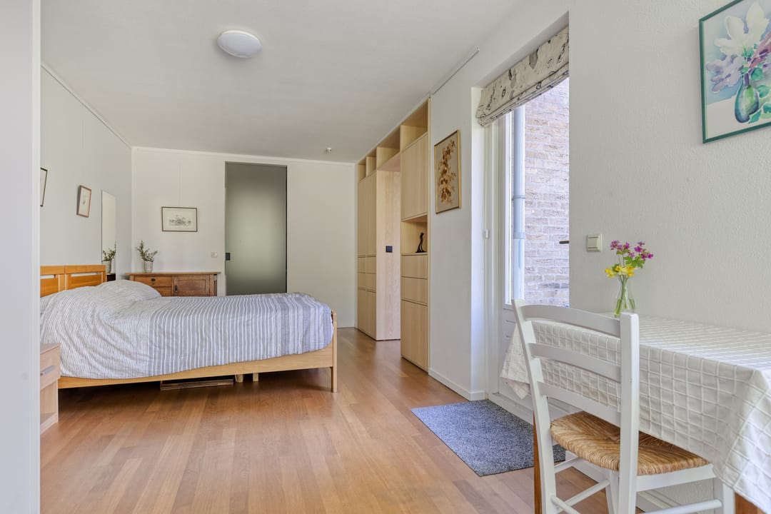 Spacious Semi-Detached Home with 6 Bedrooms and Large Garden in Leiden's Van Eijsingapark — 22