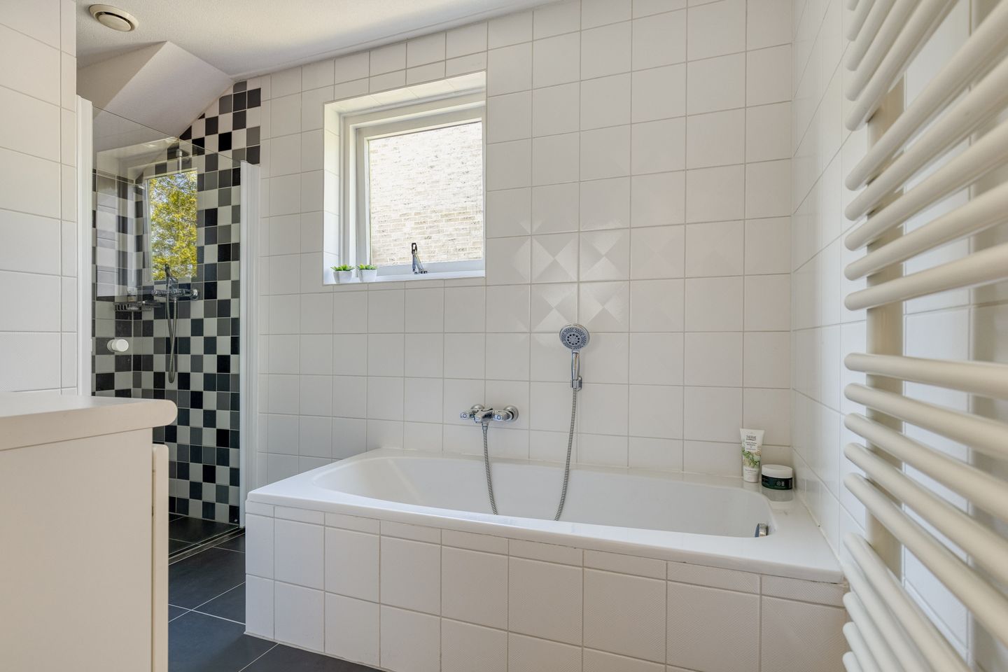 Spacious Semi-Detached Home with 6 Bedrooms and Large Garden in Leiden's Van Eijsingapark — 29
