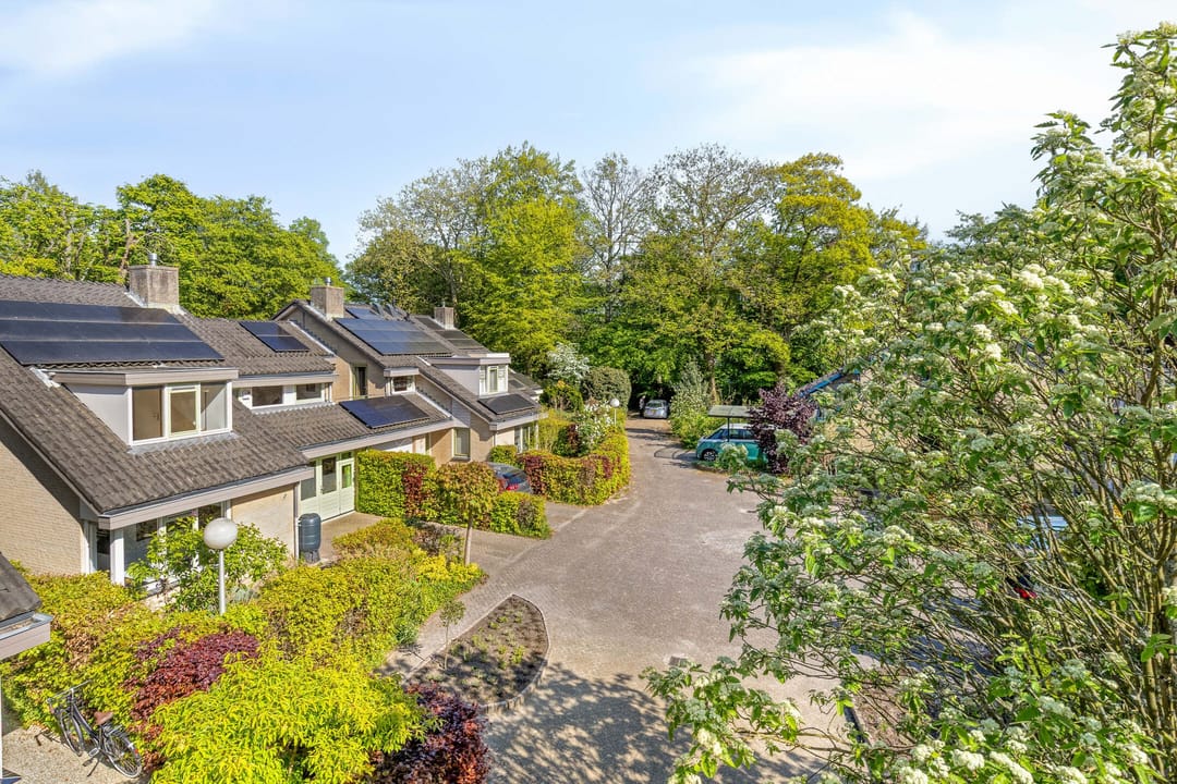 Spacious Semi-Detached Home with 6 Bedrooms and Large Garden in Leiden's Van Eijsingapark — 46