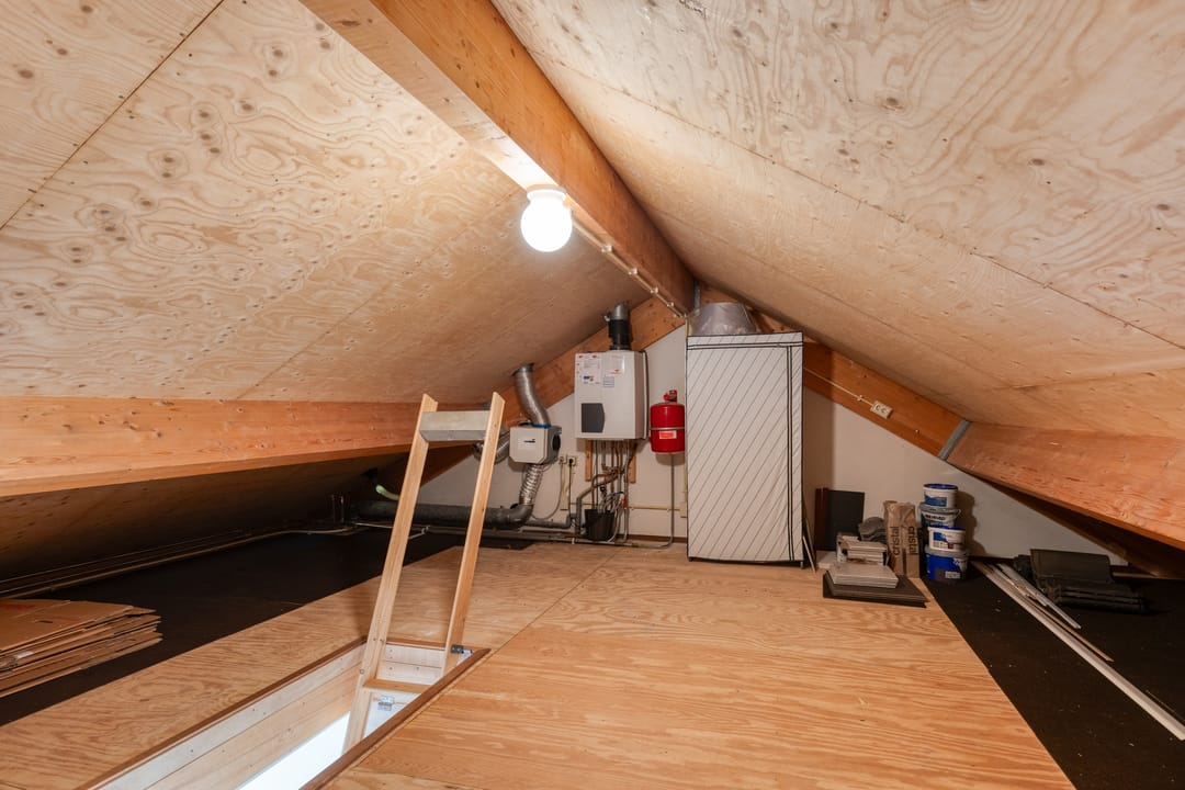 Spacious Semi-Detached Home with 6 Bedrooms and Large Garden in Leiden's Van Eijsingapark — 38