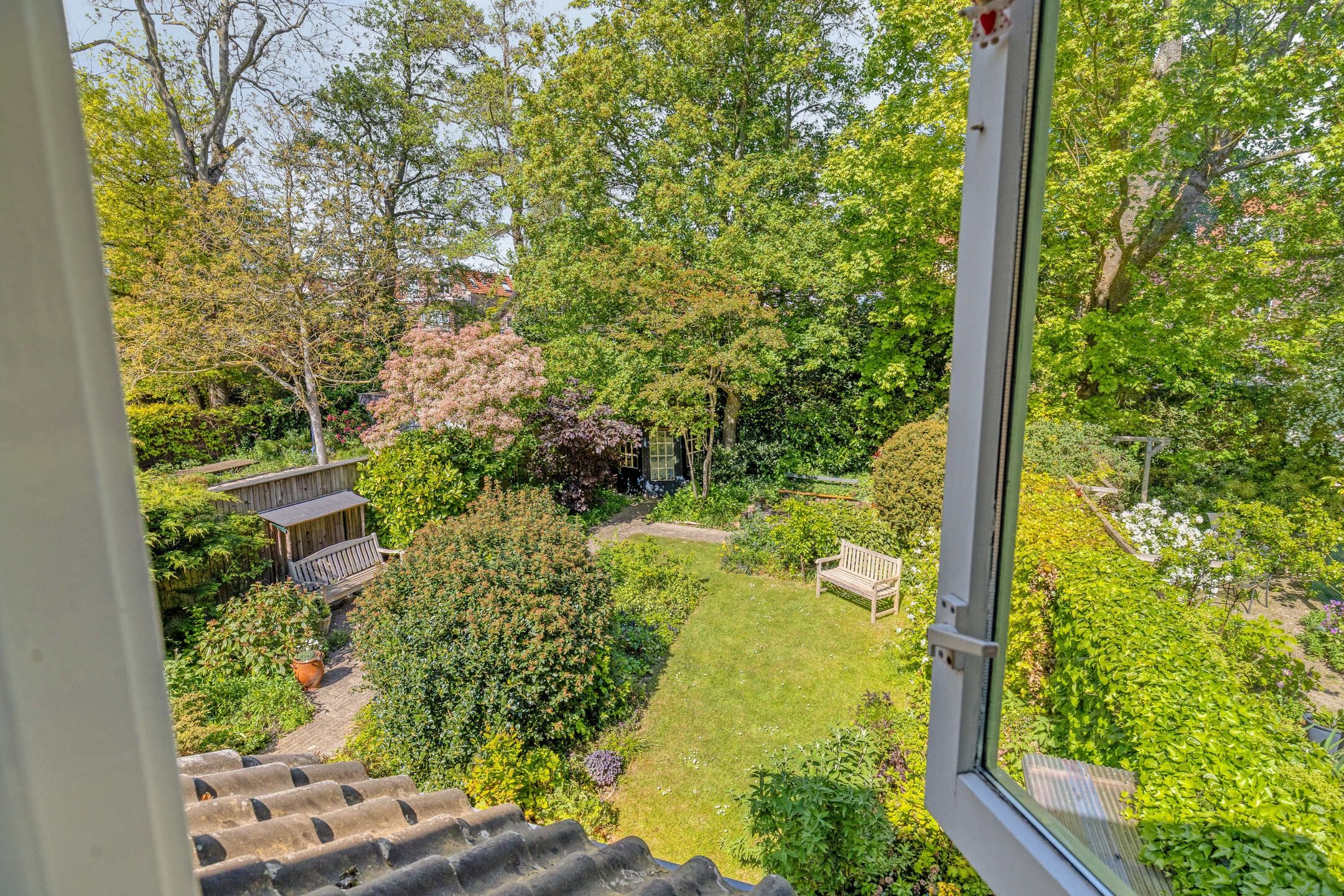 Spacious Semi-Detached Home with 6 Bedrooms and Large Garden in Leiden's Van Eijsingapark — 39