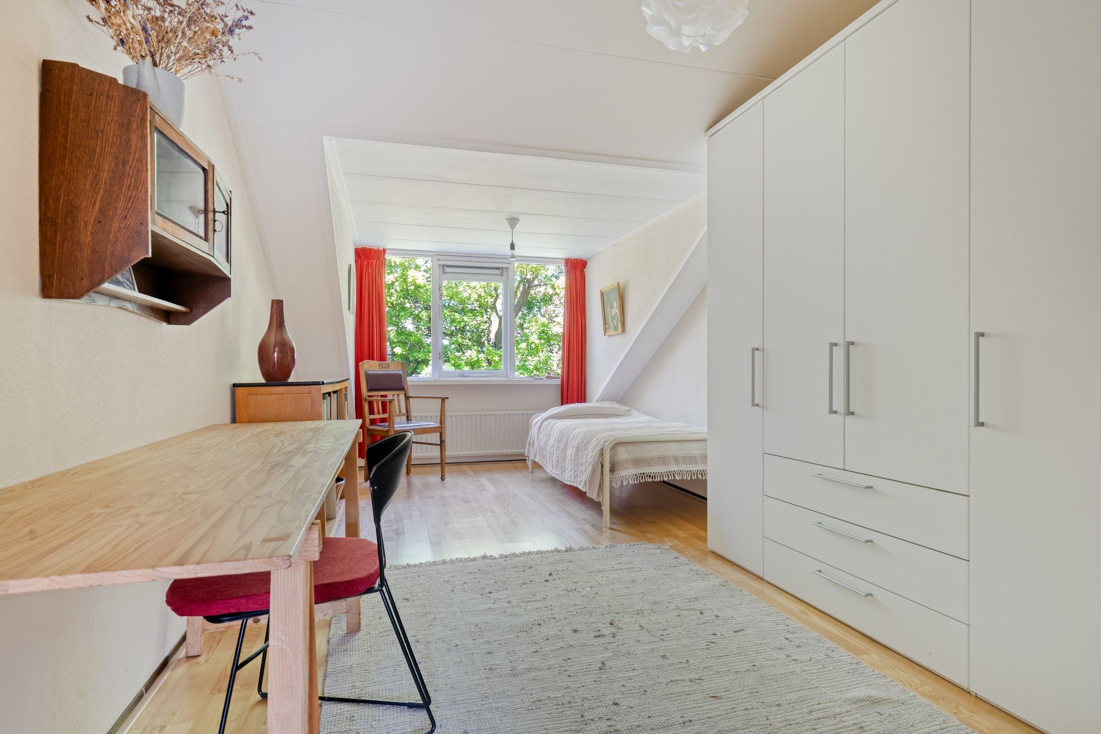 Spacious Semi-Detached Home with 6 Bedrooms and Large Garden in Leiden's Van Eijsingapark — 27