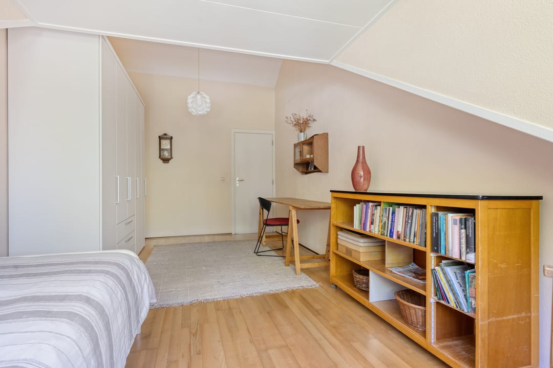 Spacious Semi-Detached Home with 6 Bedrooms and Large Garden in Leiden's Van Eijsingapark — 28