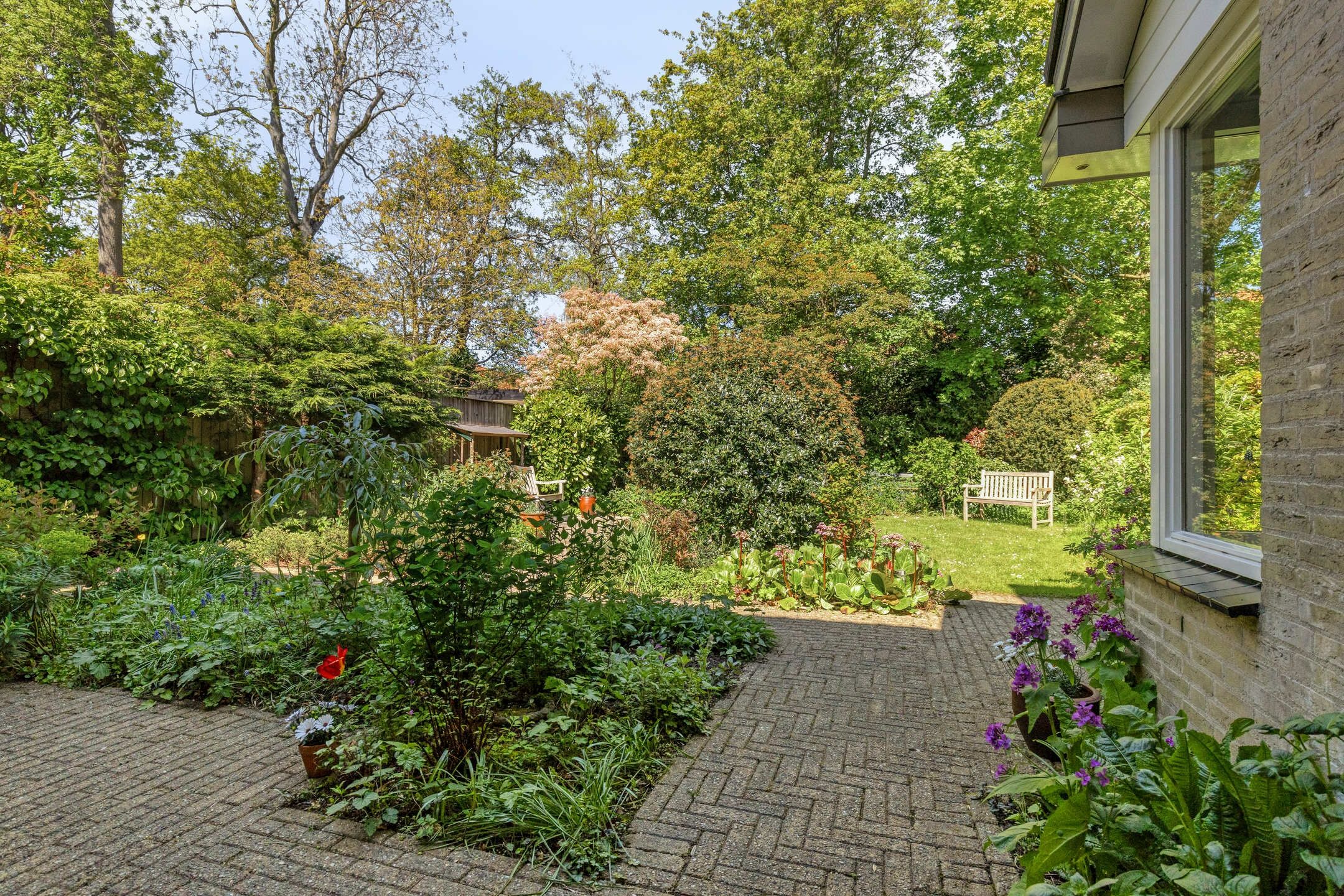 Spacious Semi-Detached Home with 6 Bedrooms and Large Garden in Leiden's Van Eijsingapark — 42