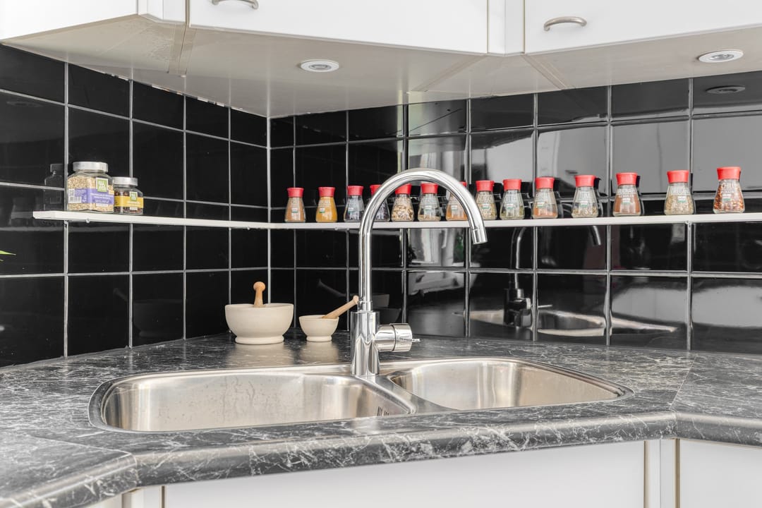 Spacious Semi-Detached Home with 6 Bedrooms and Large Garden in Leiden's Van Eijsingapark — 17