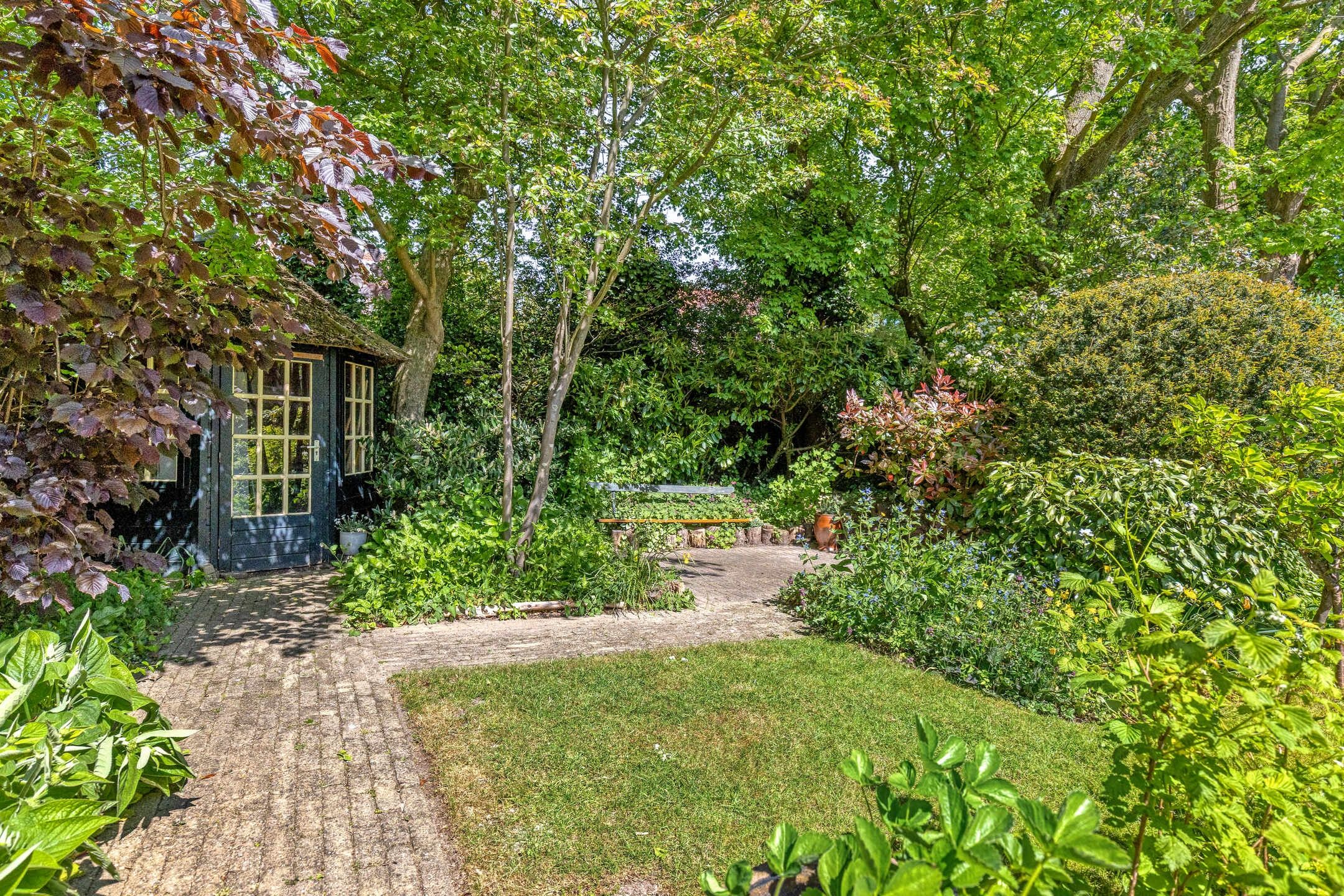 Spacious Semi-Detached Home with 6 Bedrooms and Large Garden in Leiden's Van Eijsingapark — 45
