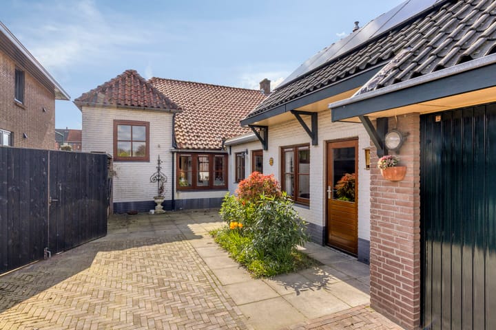 Photo 2 of Dorpsstraat 104