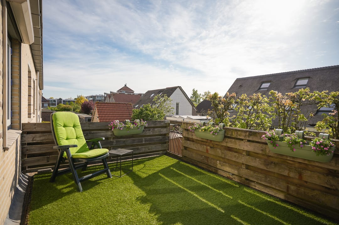 Surprisingly spacious extended family home with garden and two terraces — 16