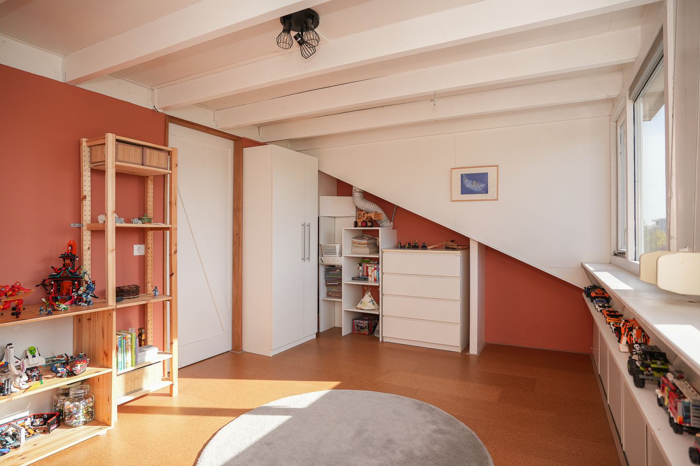 Surprisingly spacious extended family home with garden and two terraces — 25