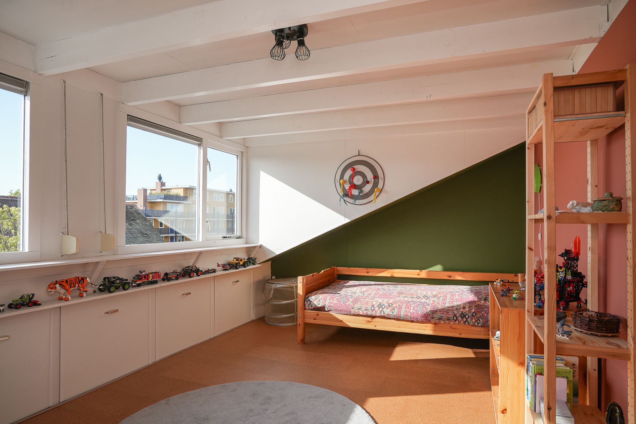 Surprisingly spacious extended family home with garden and two terraces — 24
