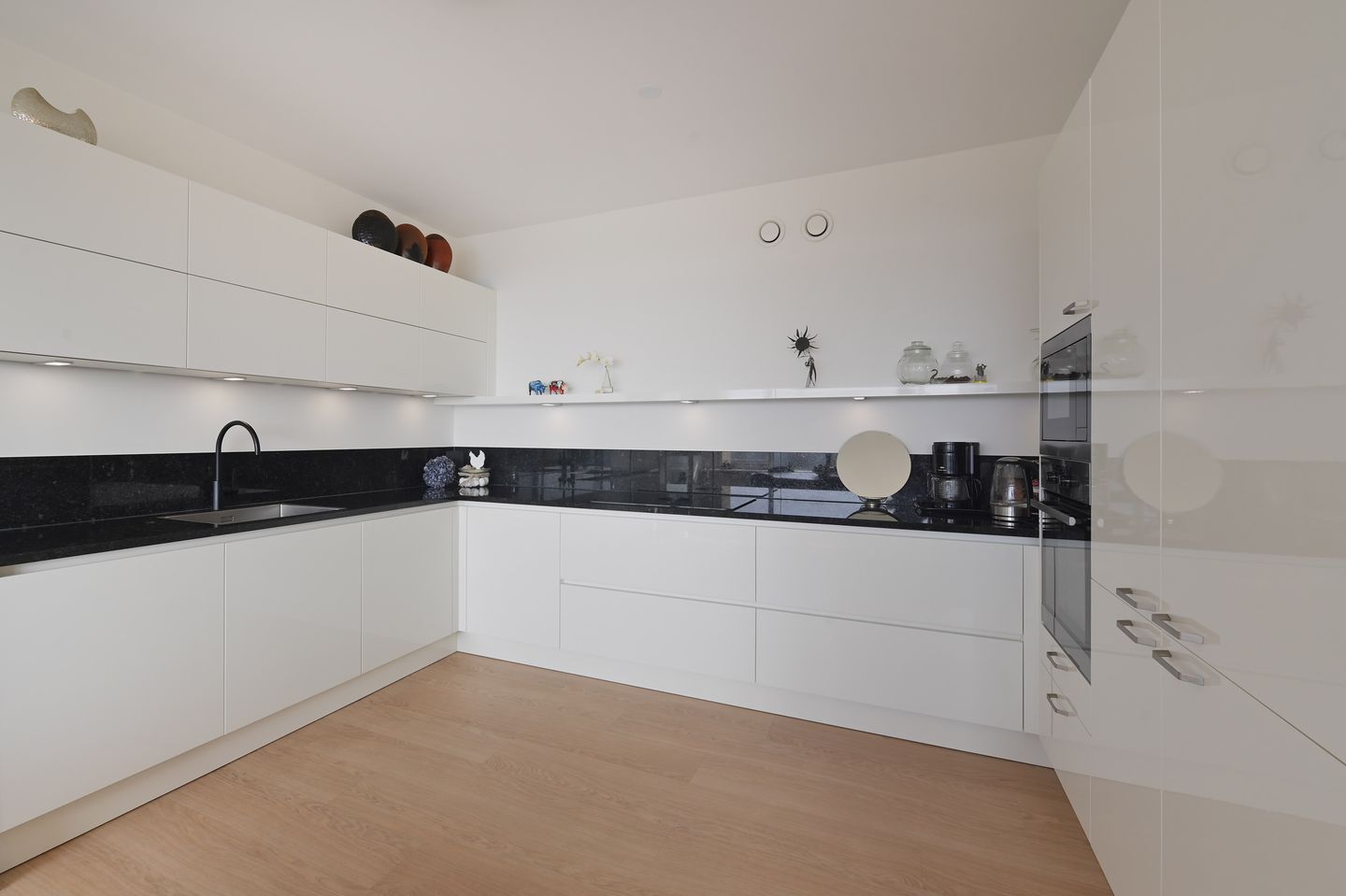 Photo 19 of Nieuwe Parklaan 26-B