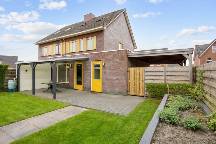 Photo 2 of Esdoornstraat 31