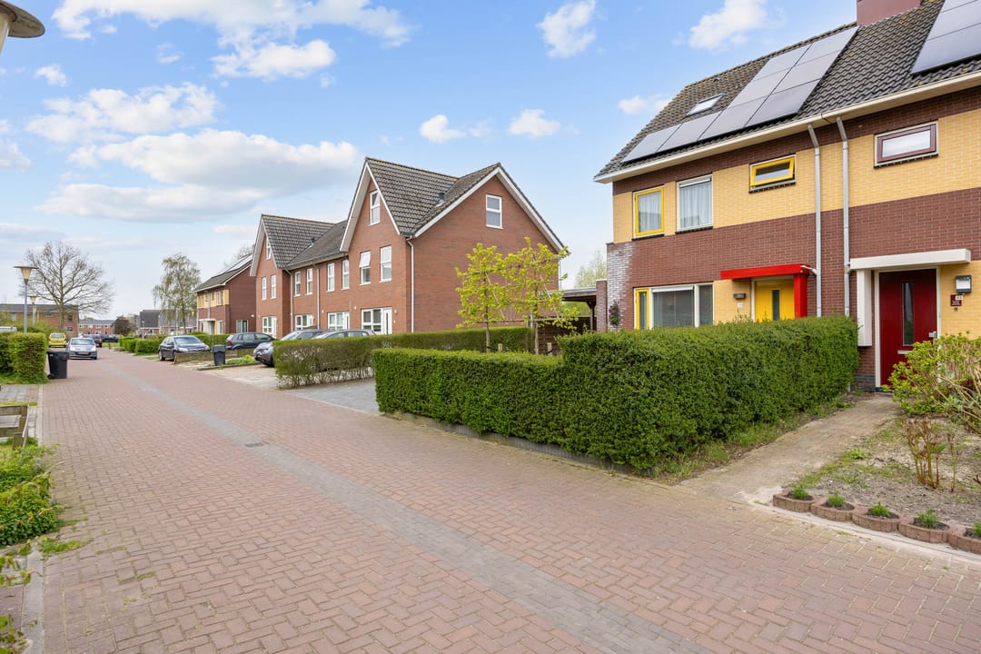 Spacious Semi-Detached Home with Five Bedrooms and Garden in Uithuizermeeden — 8