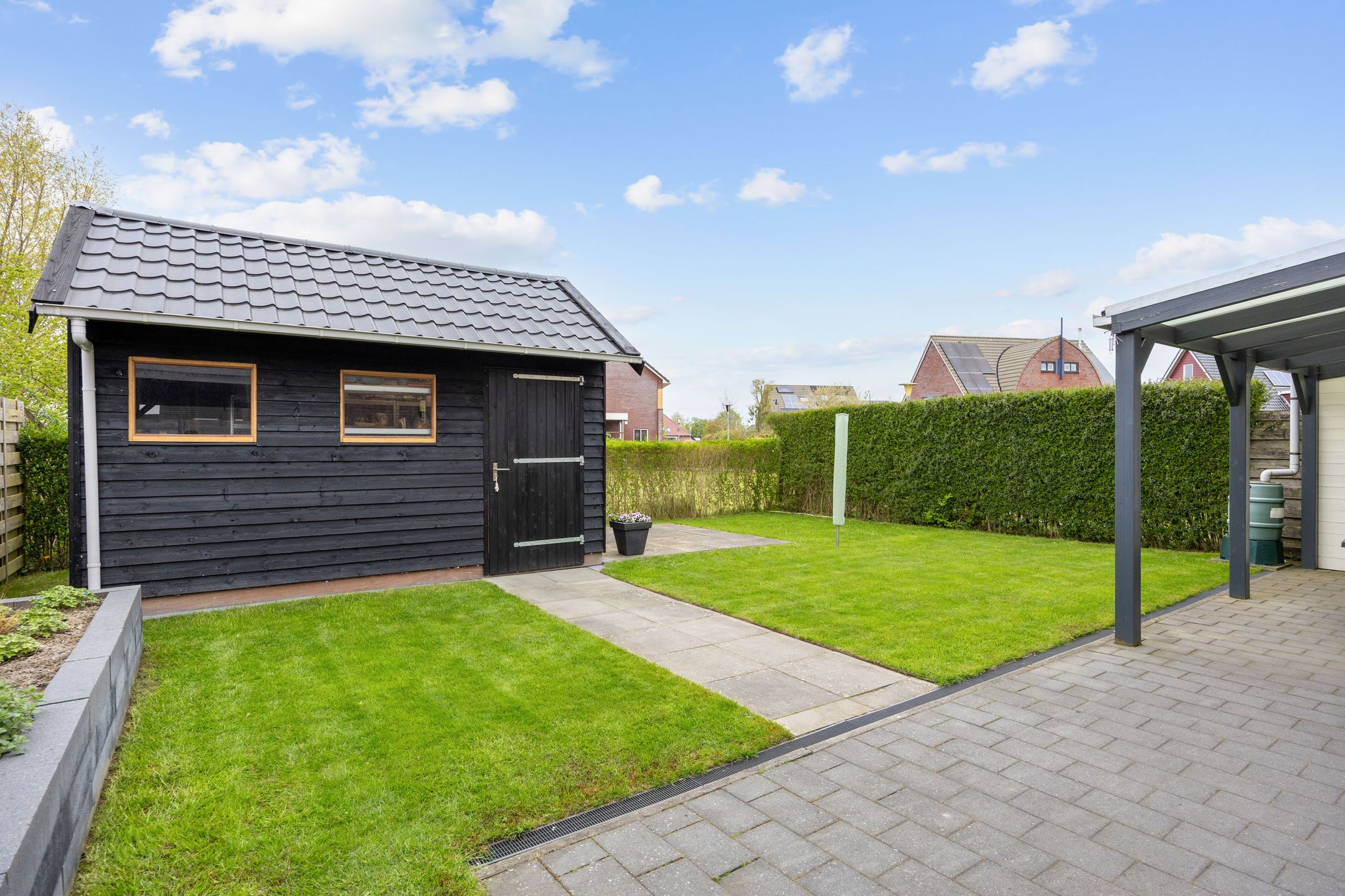 Spacious Semi-Detached Home with Five Bedrooms and Garden in Uithuizermeeden — 57