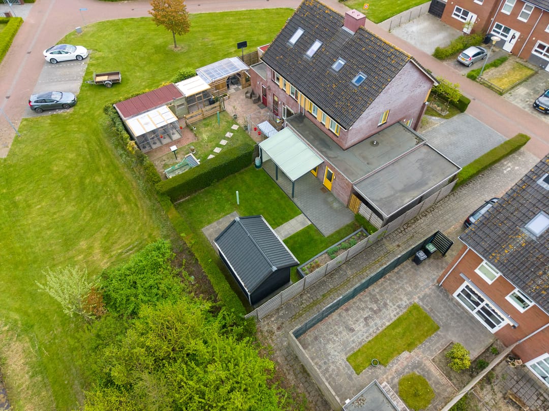 Spacious Semi-Detached Home with Five Bedrooms and Garden in Uithuizermeeden — 58